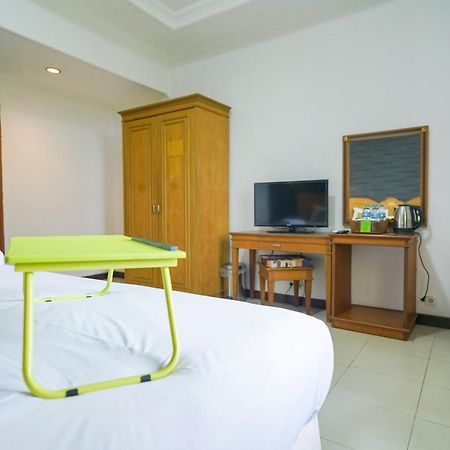 Urbanview Hotel Pangkalpinang Exterior foto