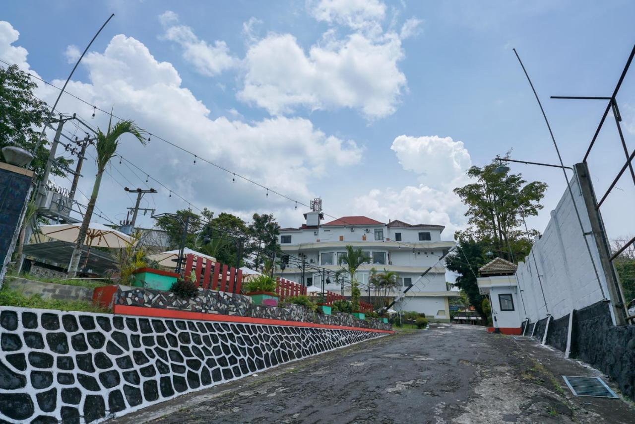 Urbanview Hotel Pangkalpinang Exterior foto