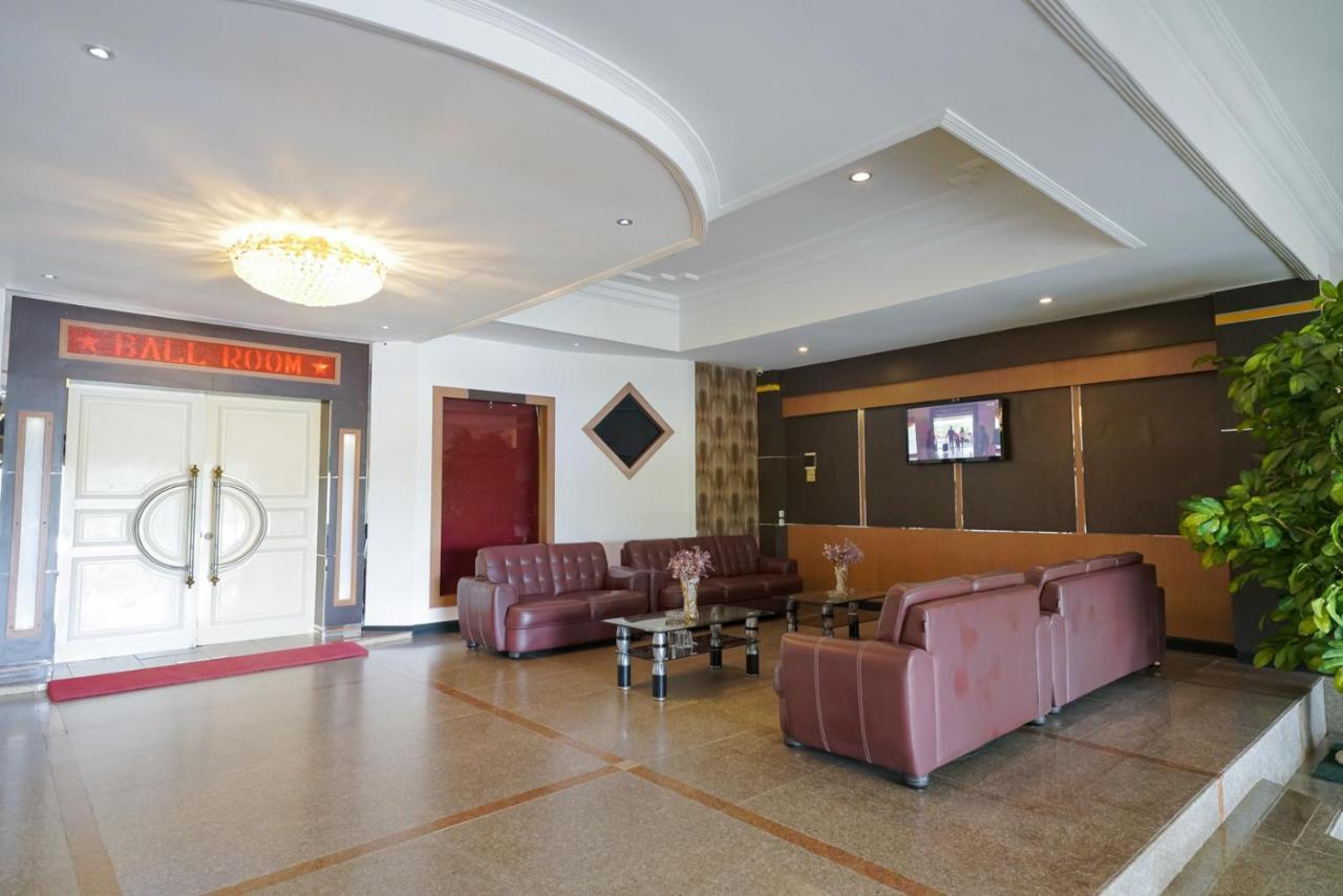Urbanview Hotel Pangkalpinang Exterior foto