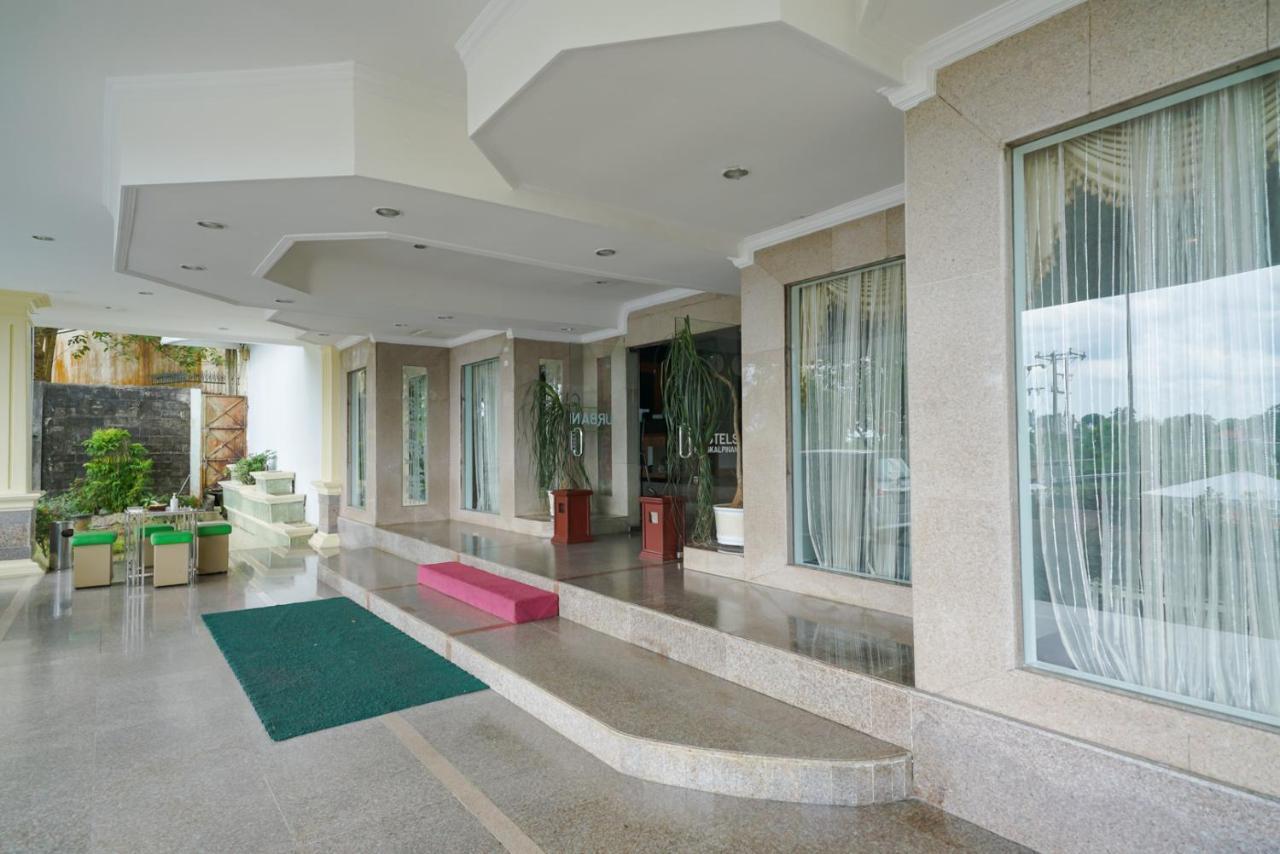 Urbanview Hotel Pangkalpinang Exterior foto