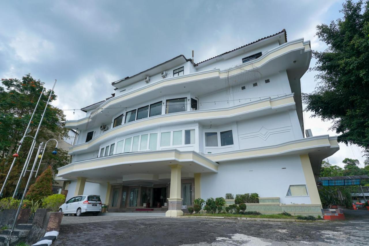 Urbanview Hotel Pangkalpinang Exterior foto