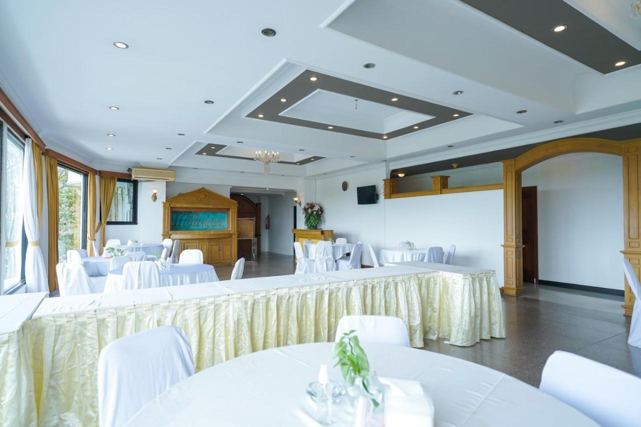 Urbanview Hotel Pangkalpinang Exterior foto