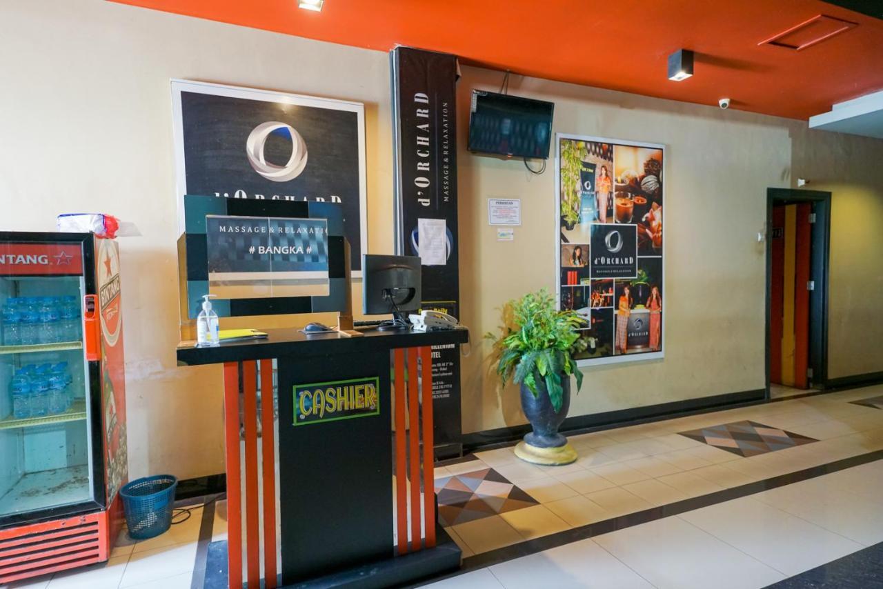 Urbanview Hotel Pangkalpinang Exterior foto