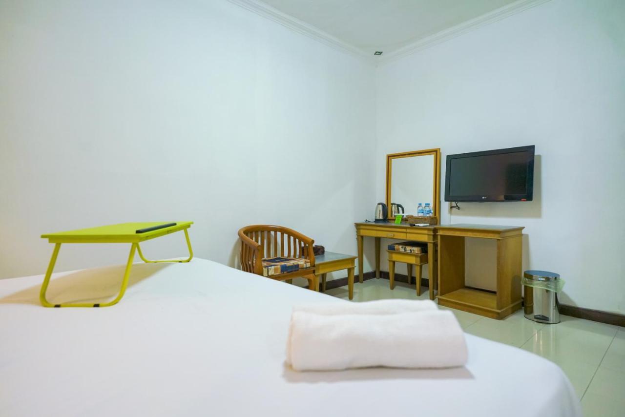 Urbanview Hotel Pangkalpinang Exterior foto