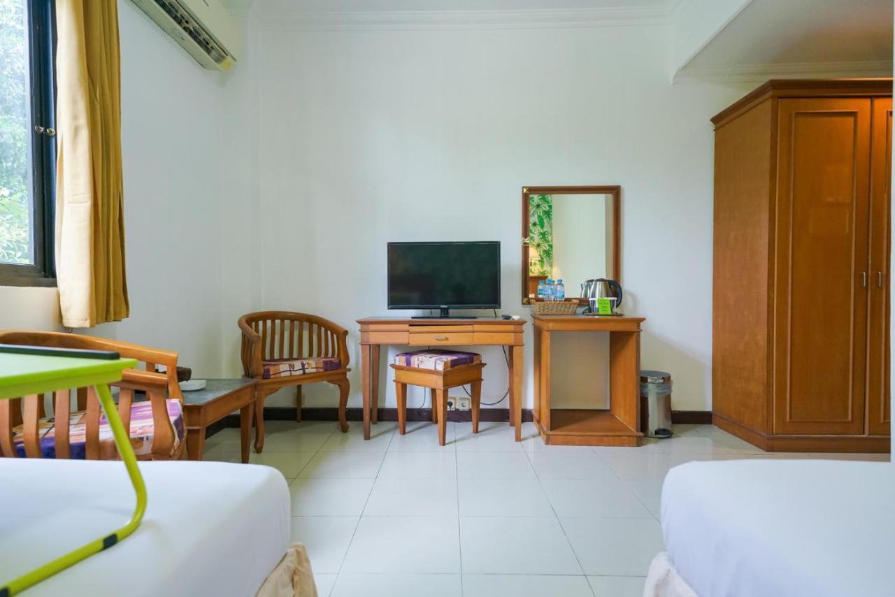Urbanview Hotel Pangkalpinang Exterior foto