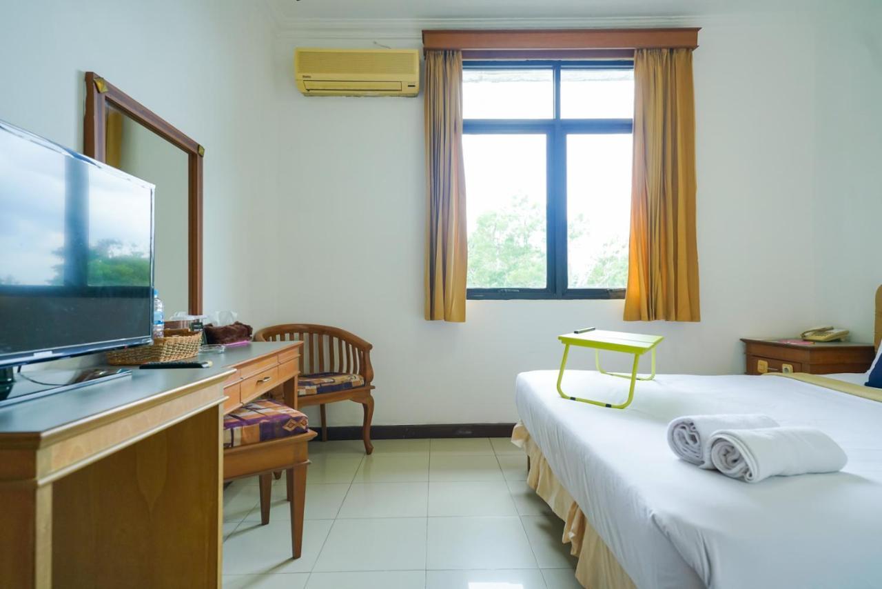 Urbanview Hotel Pangkalpinang Exterior foto