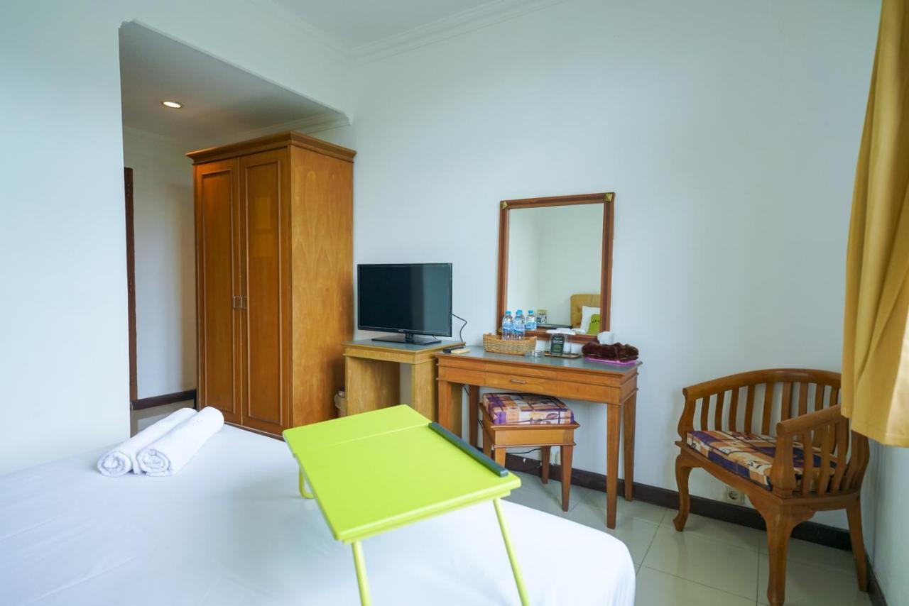 Urbanview Hotel Pangkalpinang Exterior foto