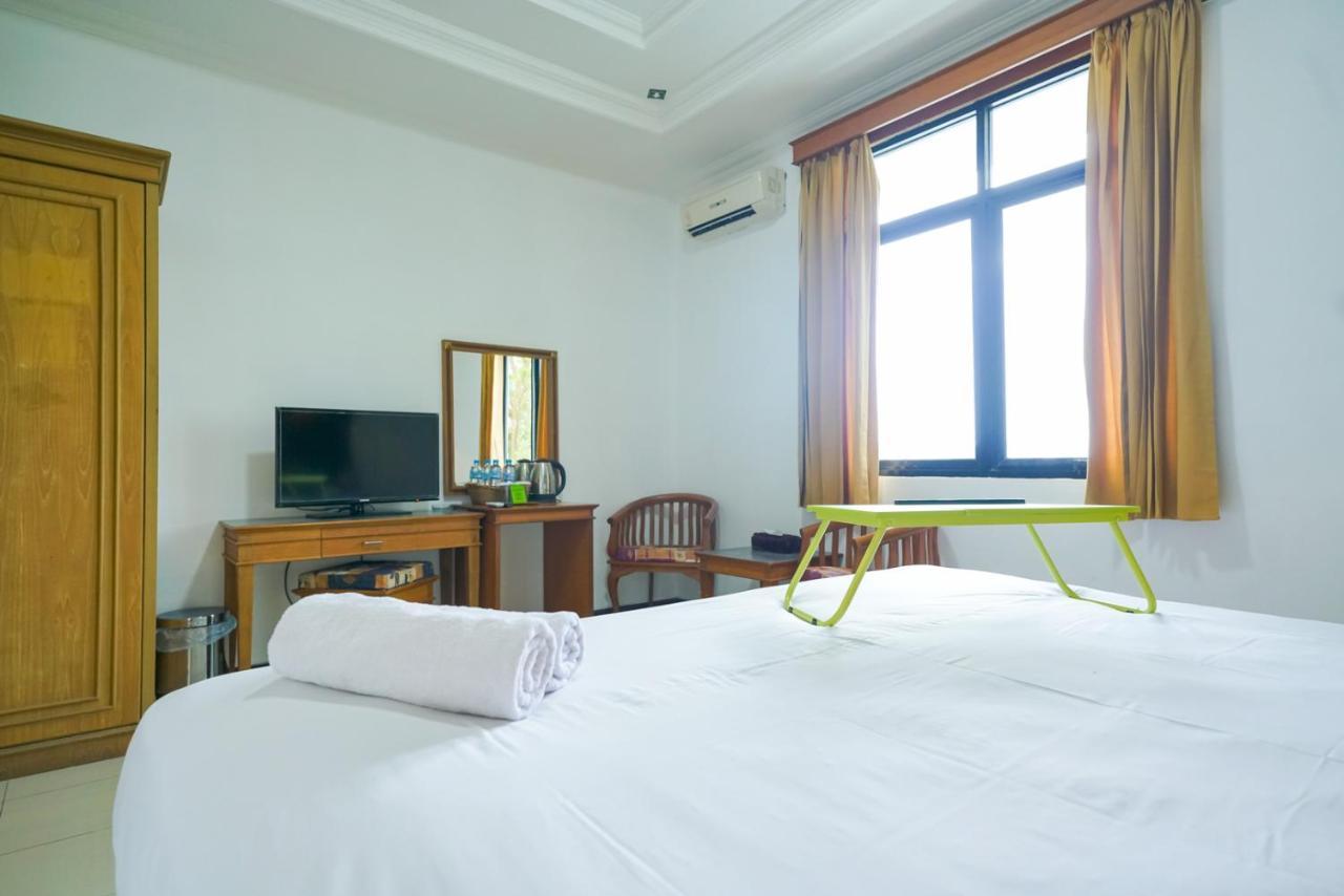 Urbanview Hotel Pangkalpinang Exterior foto