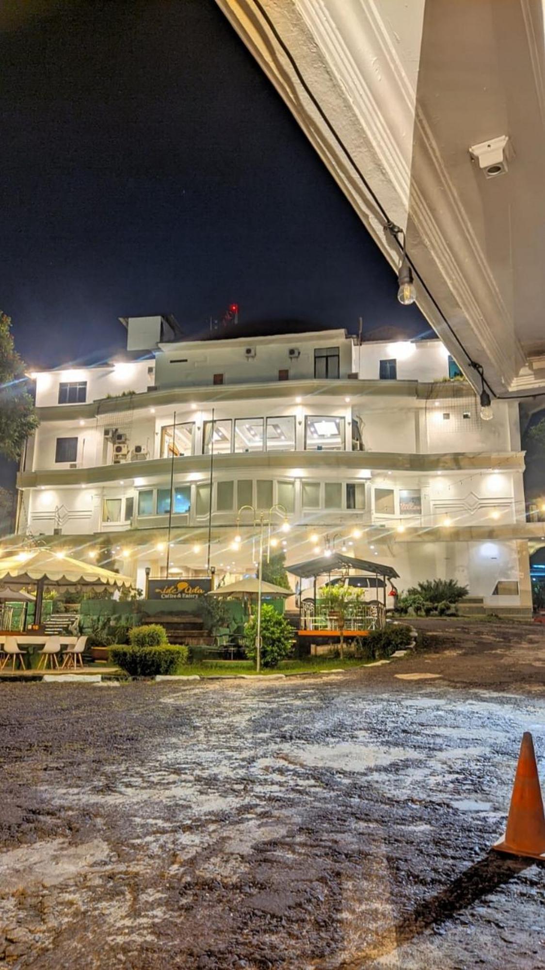 Urbanview Hotel Pangkalpinang Exterior foto